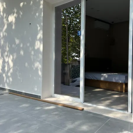 D E E P House 8 * Vlorë